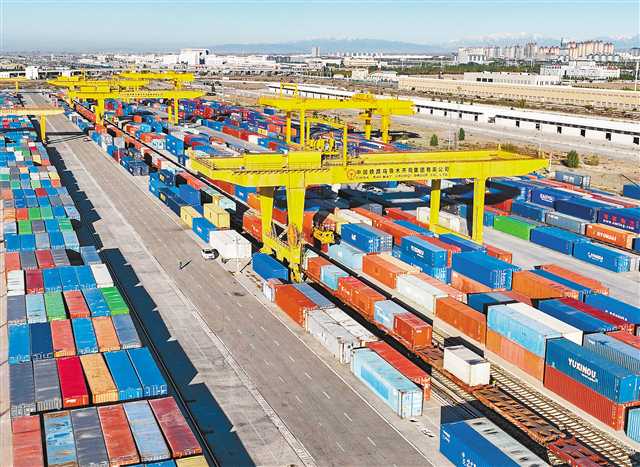 國(guó)際物流大通道 穿針引線 重慶與新疆?dāng)y手 通江達(dá)海